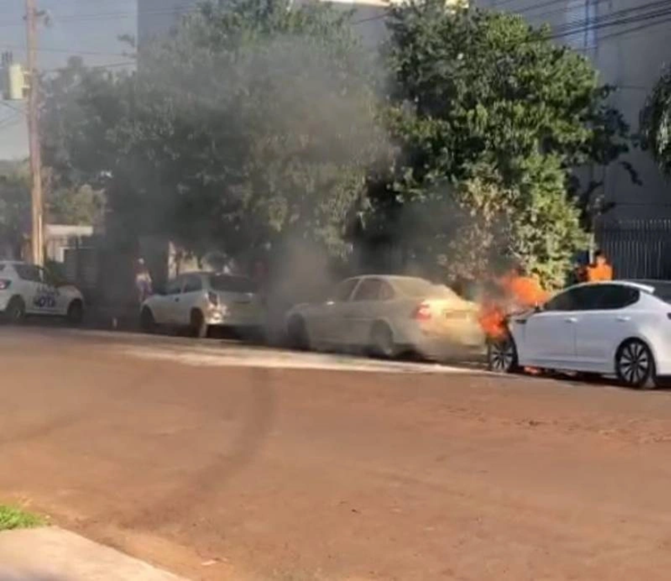 Incêndio atinge veículo na zona sul de Santo Ângelo