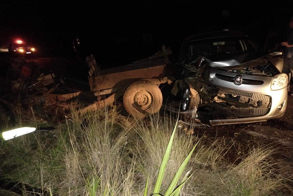 Colisão entre veículo e carreta agrícola deixa quatro feridos na ERS 324 em Planalto