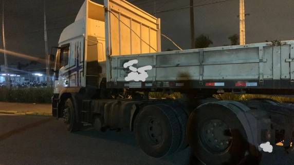 Pai salva filha ao empurrar carrinho de bebê para longe de caminhão, mas morre atropelado em Santa Catarina