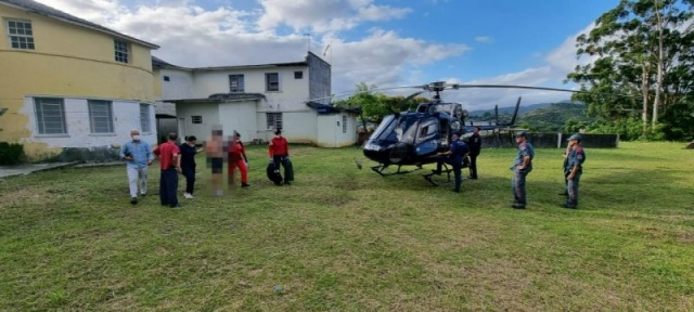 Aluno de 15 anos esfaqueia professor após ser reprovado em SC