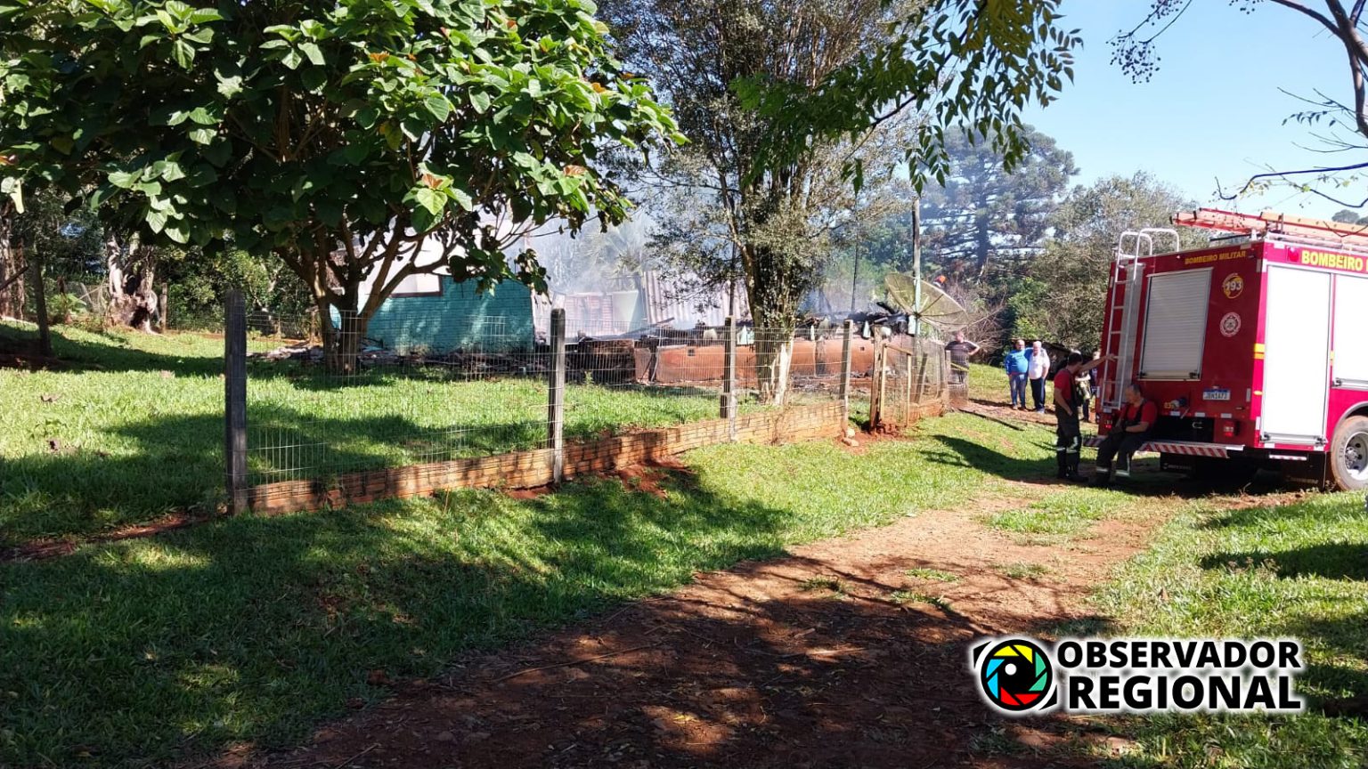 Jovem é vítima de homicídio e casa é incendiada no interior de Campo Novo
