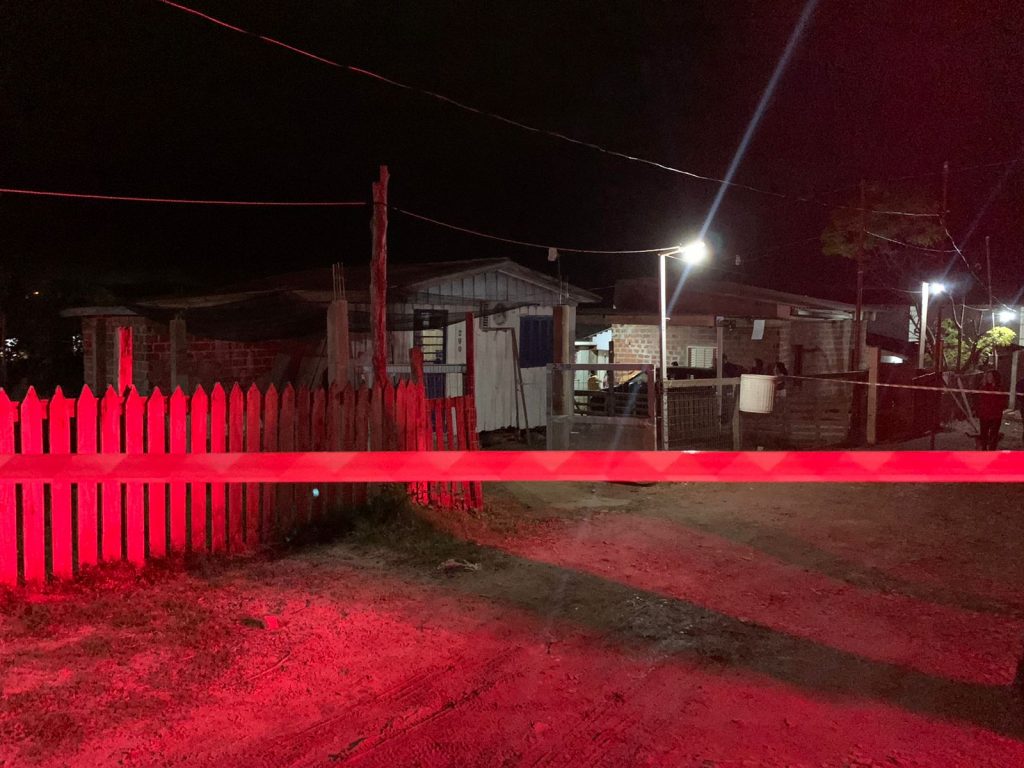 Homem é executado a tiros dentro de casa em Passo Fundo