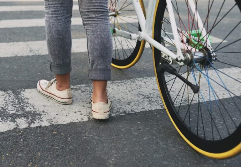 Ciclistas são atropelados na Avenida Ipiranga, em Santo Ângelo