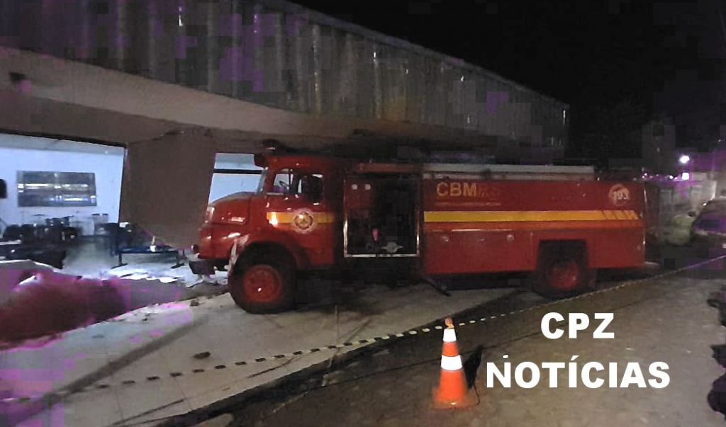 Caminhão dos Bombeiros desgovernado atinge igreja e oficina no RS