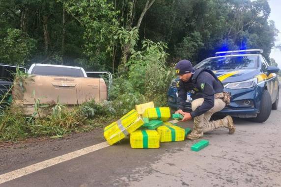 Policiais buscam condutor de caminhonete furtada que transportava 600 quilos de maconha, em Bom Jesus
