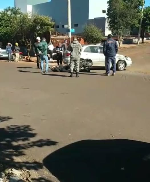 Acidente deixa motociclista ferido próximo ao Hospital de Caridade em Três Passos
