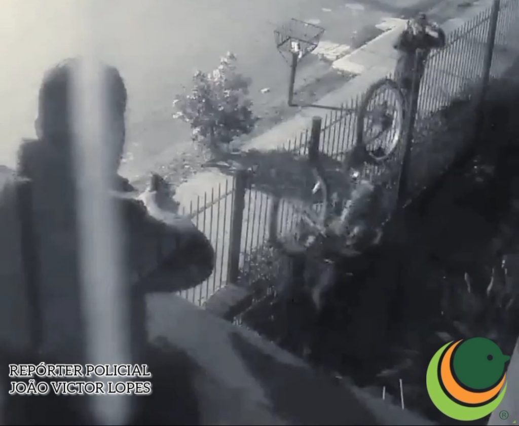 Vídeo: cidadão armado evita furto de bicicleta em Passo Fundo