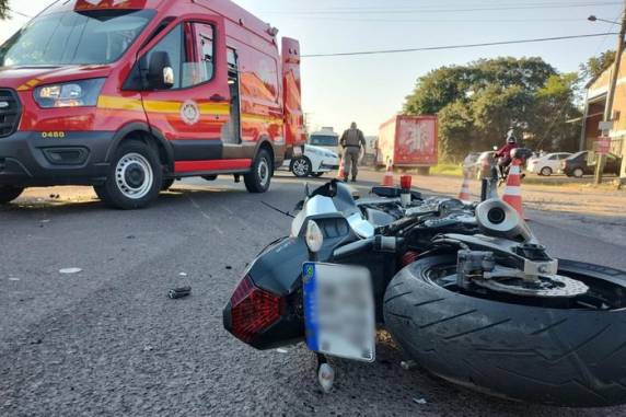 Motociclista morre após colidir com caminhão em Estância Velha