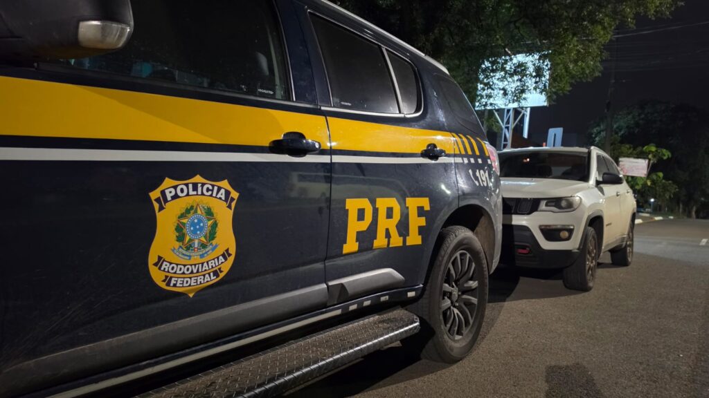 PRF recupera Jeep Compass furtado em Passo Fundo e prende dois suspeitos na BR-386