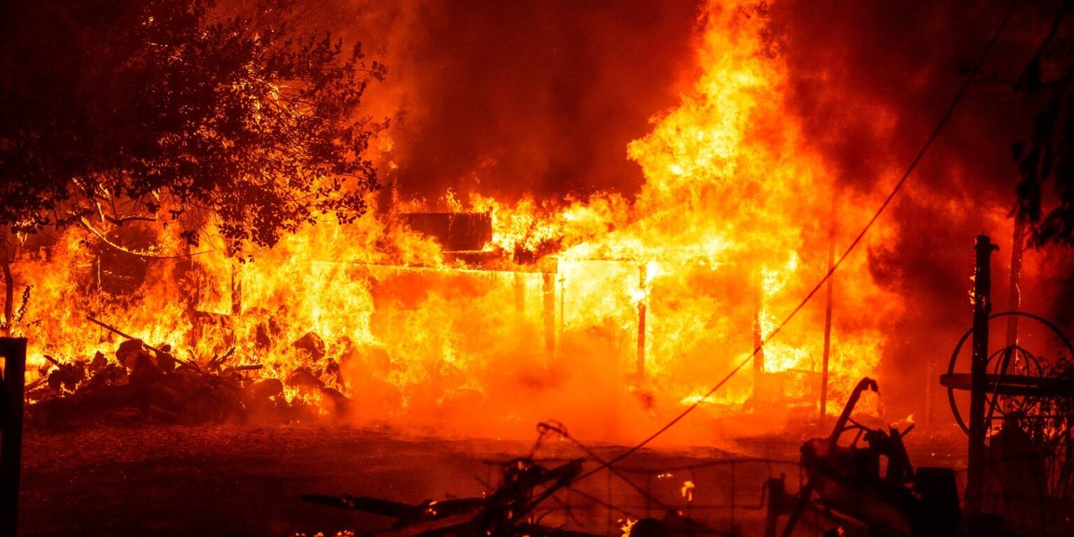 Escola desativada, usada por família, pega fogo no interior de Roque Gonzales