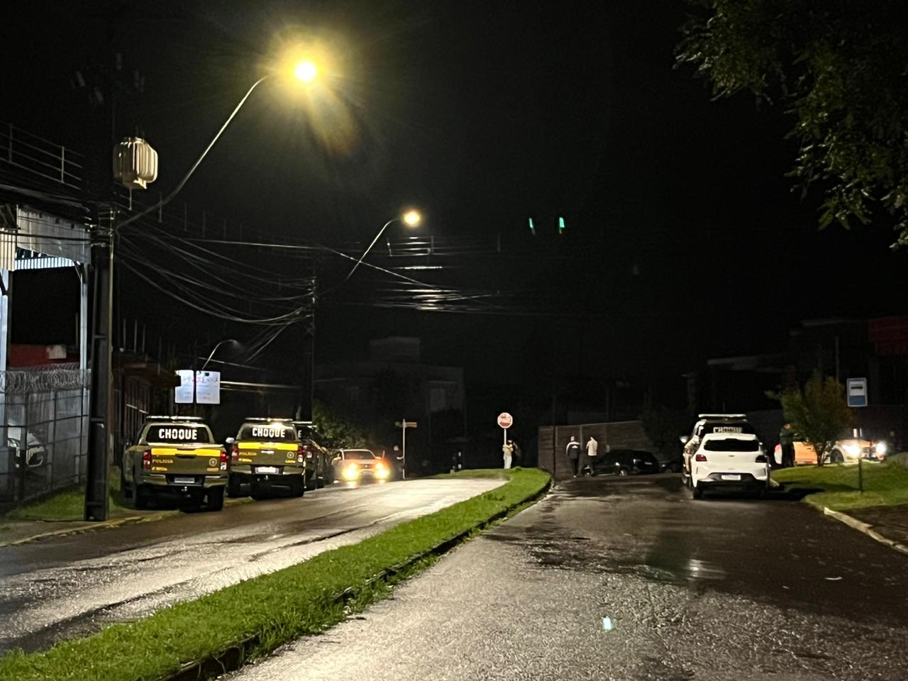 Um policial e um assaltante morrem durante tentativa de assalto a carro-forte no Aeroporto de Caxias do Sul.