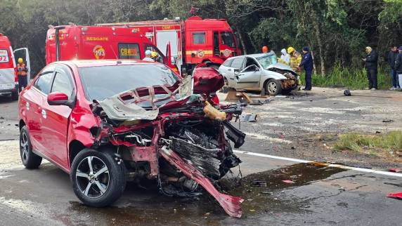 Grave colisão frontal deixa um morto na RSC-153, próximo ao Santuário de Nossa Senhora Aparecida, em Passo Fundo