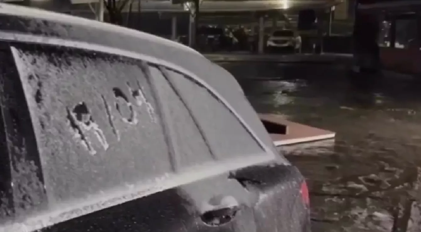 Vídeos: Neve cai no Sul do Brasil pela primeira vez em 2023 em evento histórico para abril