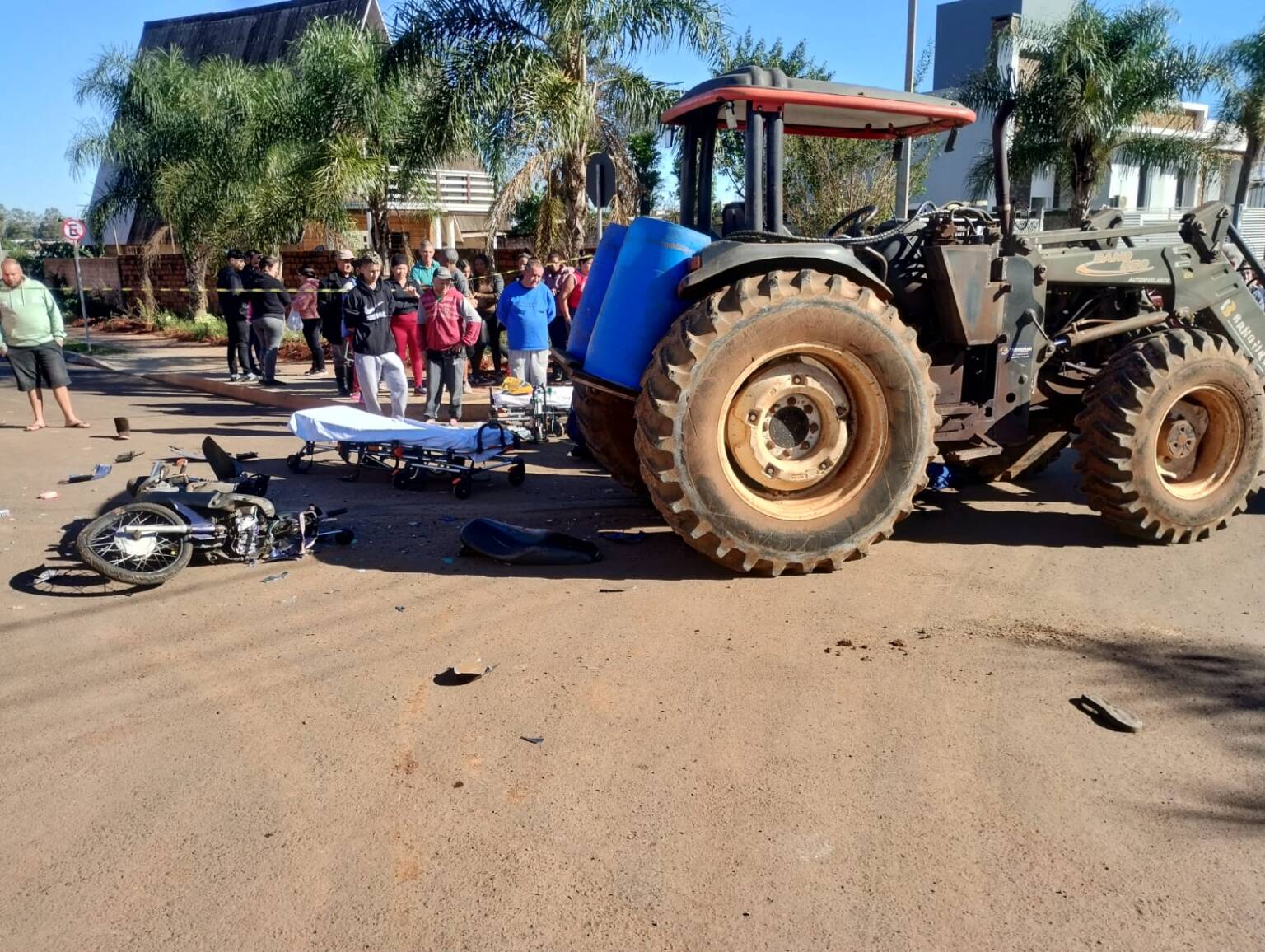 Jovem morre ao colidir motocicleta contra trator em bairro de Chapecó