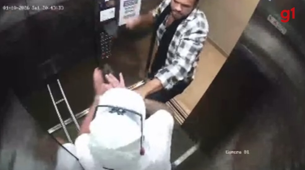 Morador é atacado a facadas dentro de elevador em condomínio; veja o vídeo