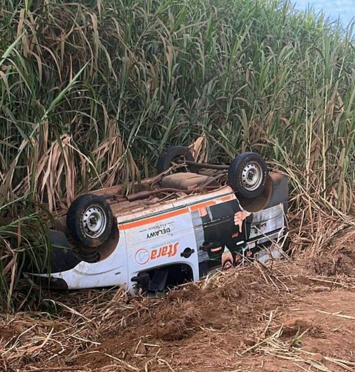 Carro de trabalhador é furtado e encontrado capotado horas depois