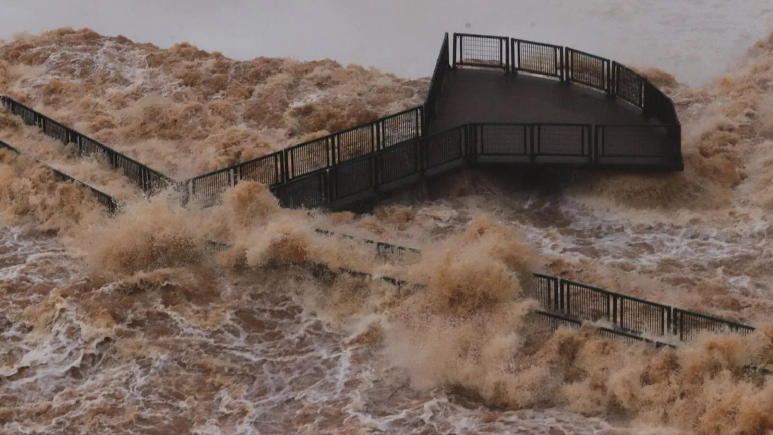 Fotos: Veja a fúria das águas nas Cataratas do Iguaçu