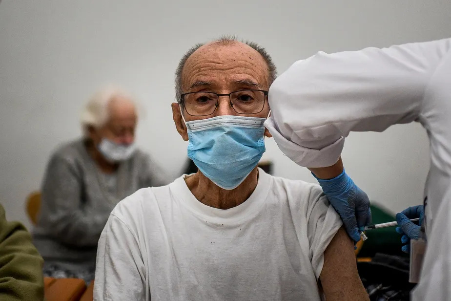 É hora de usar máscara novamente, afirmam especialistas em saúde