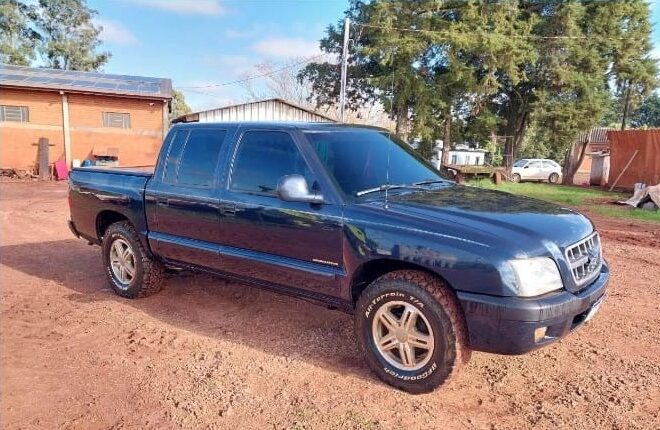 Camionete com placas de Santa Bárbara do Sul é furtada em Carazinho