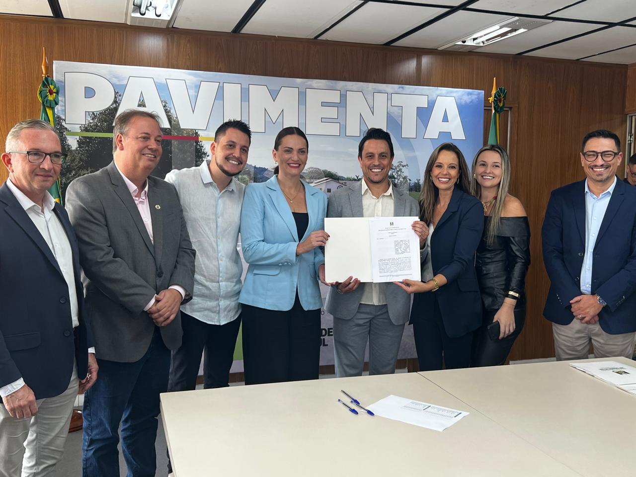 Assinado Convênio Pavimenta RS - R$ 2.000.000,00 milhões de reais para pavimentação asfáltica 3,6 quilômetros, Panambi/Condor pela estrada velha!