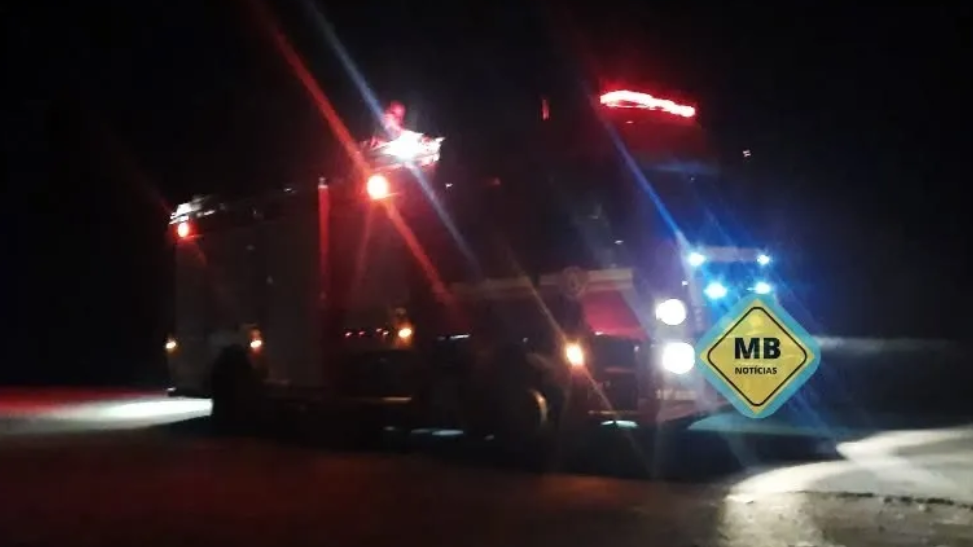 Corpo de Bombeiros Militar combate incêndio em vegetação as margens da BR 468