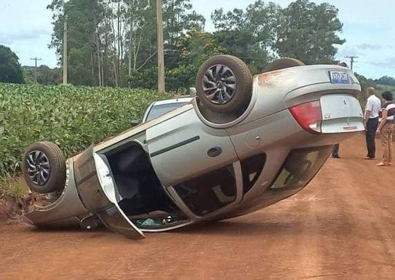 Veículo capota e motorista fica ferido no interior do município de Mato Queimado