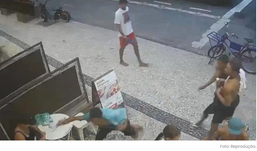 “Tem que ser com pau”: moradores de Copacabana criam grupos para caçar ladrões