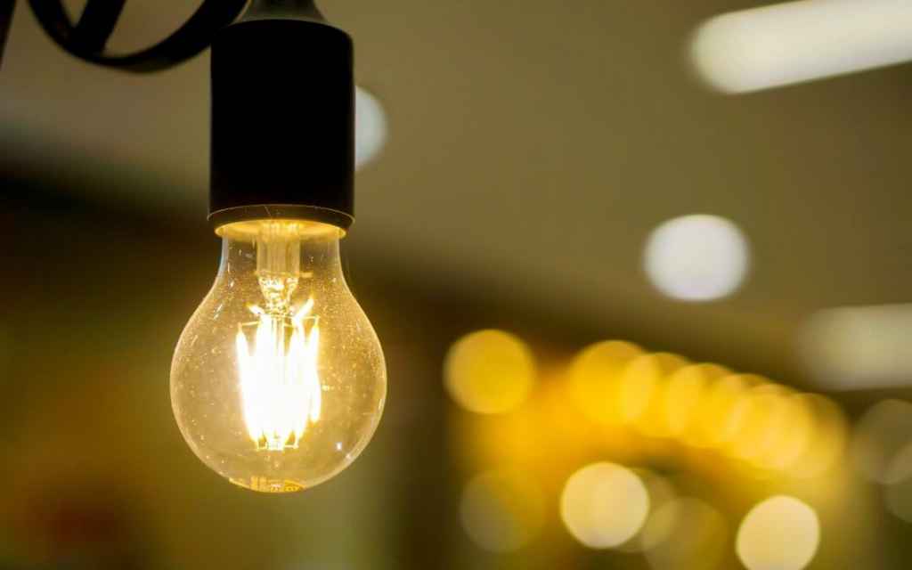 Tarifa de energia deve subir, em média, 5,6% em 2023, estima Aneel