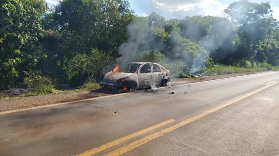 Veículo é destruído por incêndio na RS-210 em São Martinho