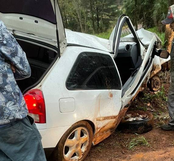 Saída de pista com veículo deixa jovem ferido na RS-344 em Giruá