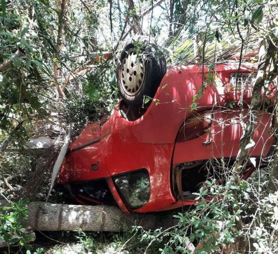 Veículo capota após saída de pista na BR-392 no Noroeste do RS