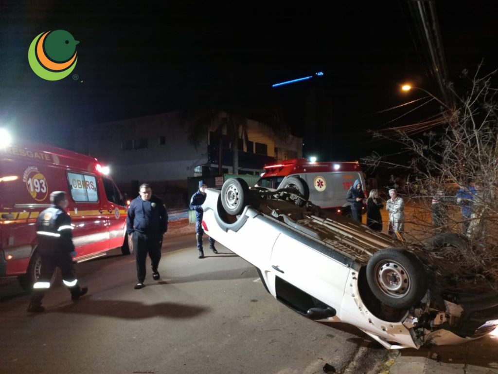 Capotamento é registrado na Lucas Araújo em Passo Fundo