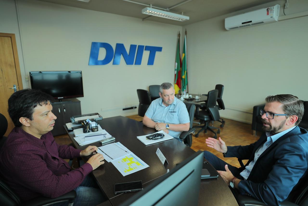 Em Porto Alegre, prefeito Daniel cobra melhorias no “trevo do 300” junto ao DNIT