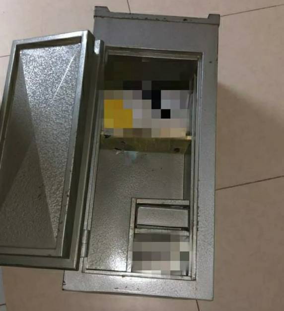 Criminosos roubam mais de R$ 1 milhão de loja de pneus após manter dono refém em SC