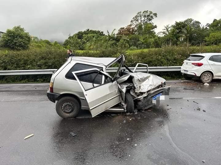 PRF prende condutor embriagado que causou acidente na BR 101 após andar na contramão