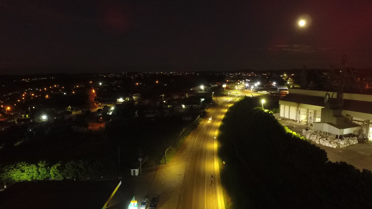 Iluminação da ciclofaixa e caminhódromo na Av. Kennedy