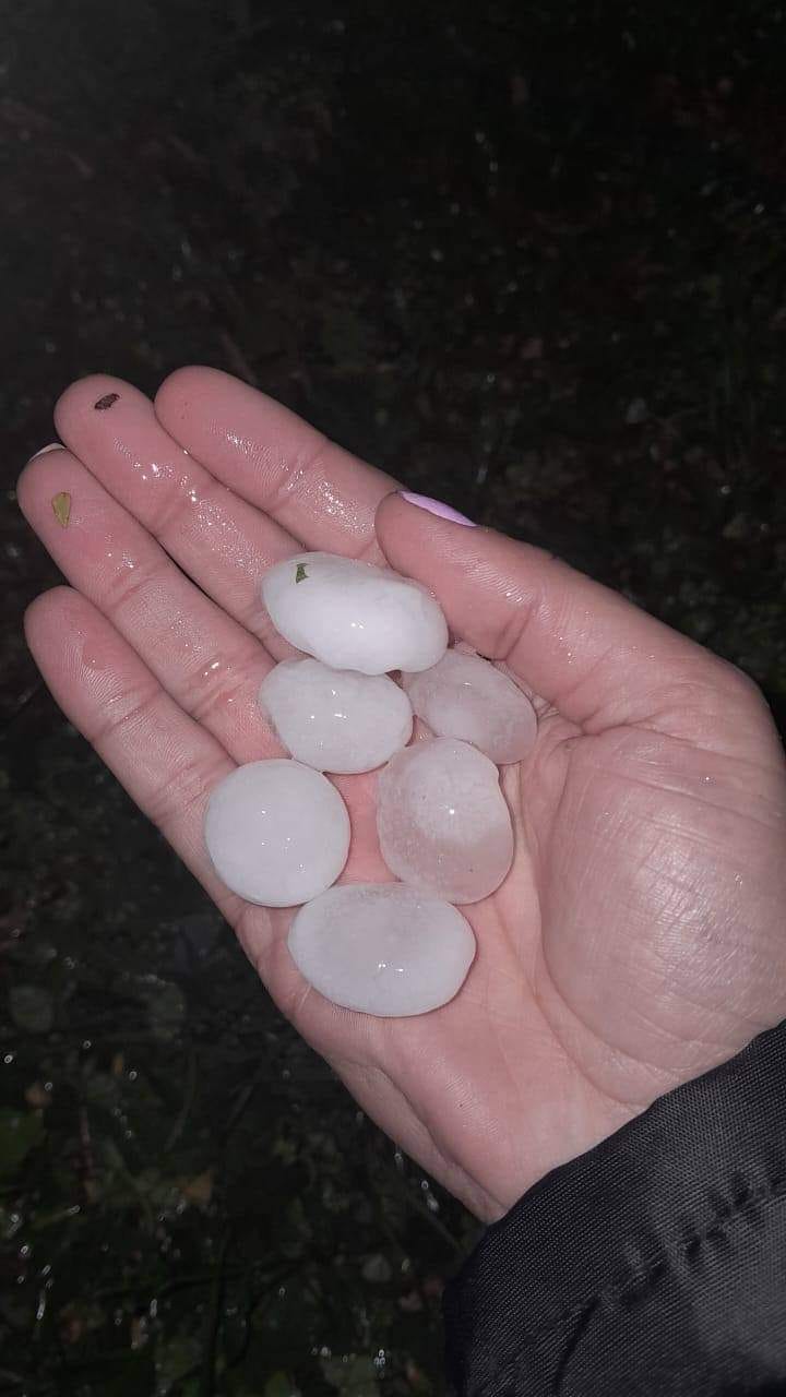 Granizo atingiu a cidade de Amaral Ferrador na noite desta quinta-feira