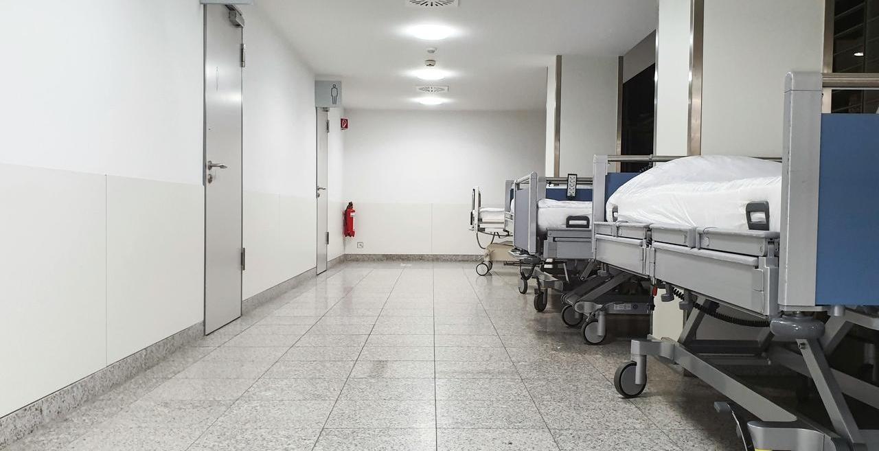 Homem finge ser paciente para entrar em hospital e tentar matar ex-companheira em SC