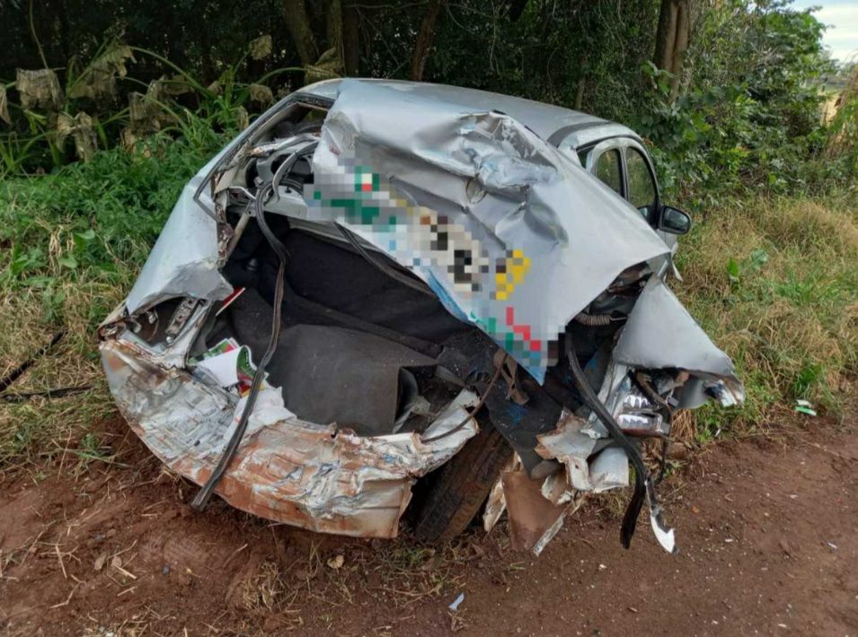 Caminhão e automóvel colidem na ERS-165, entre Cerro Largo e Cândido Godói, na manhã desta sexta-feira (25)