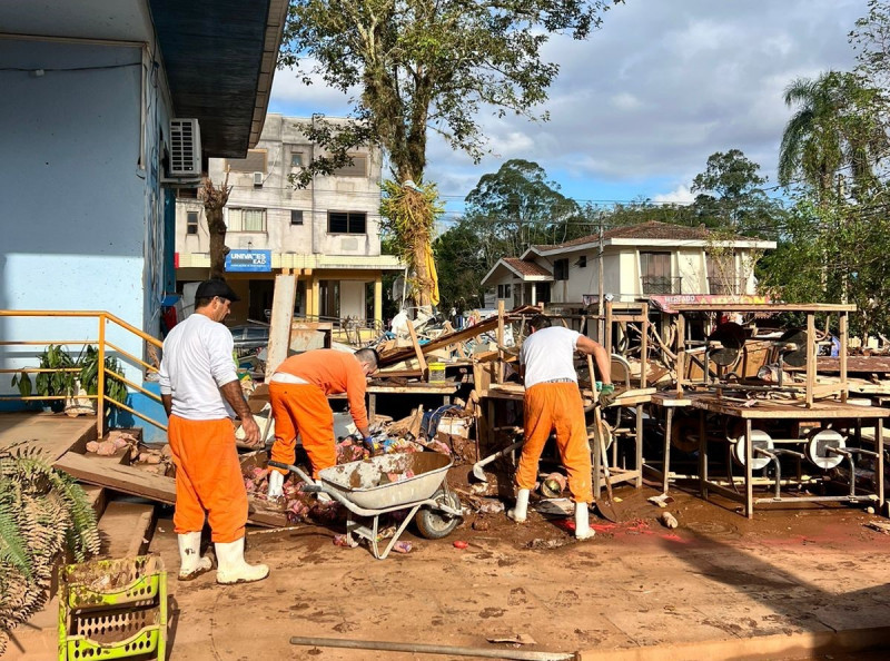 Apenados atuam na limpeza de municípios dos vales do Rio Pardo e do Taquari