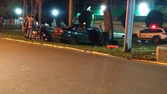 Colisão em árvore deixa uma pessoa morta em Palmeira das Missões