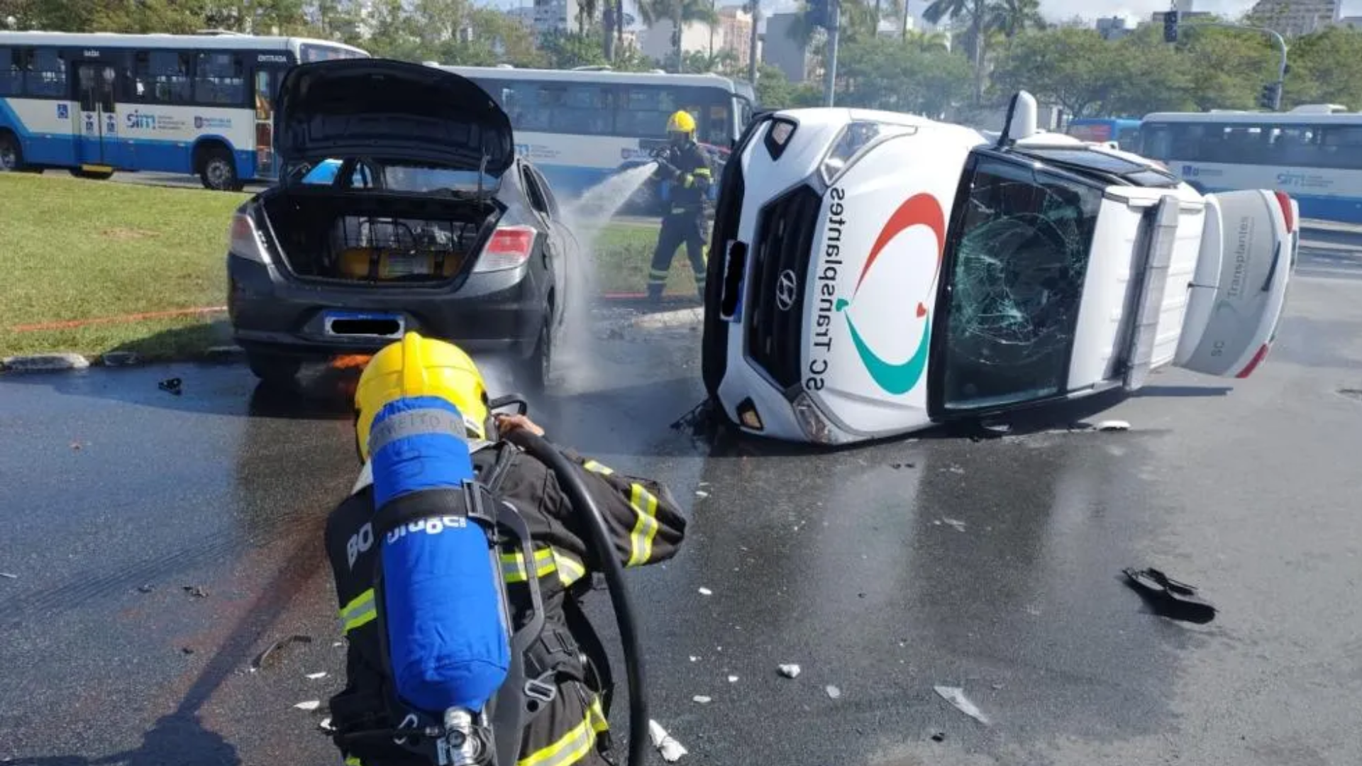 Veículo que transportava órgãos se envolve em acidente