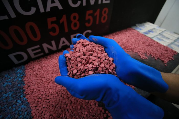 Denarc fecha laboratório na Capital e faz maior apreensão de ecstasy da história da Polícia Civil gaúcha.