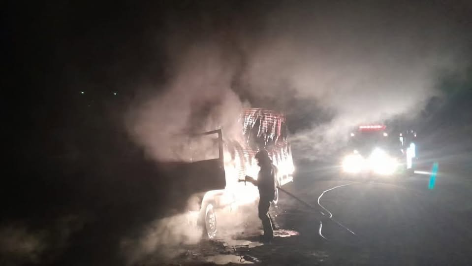 Caminhão incendiado em Três Passos foi roubado horas antes na RSC-472