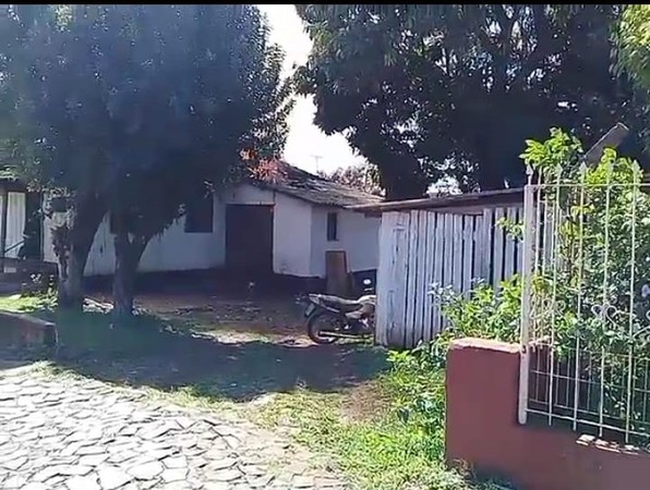Casa pega fogo na área central de Frederico Westphalen.
