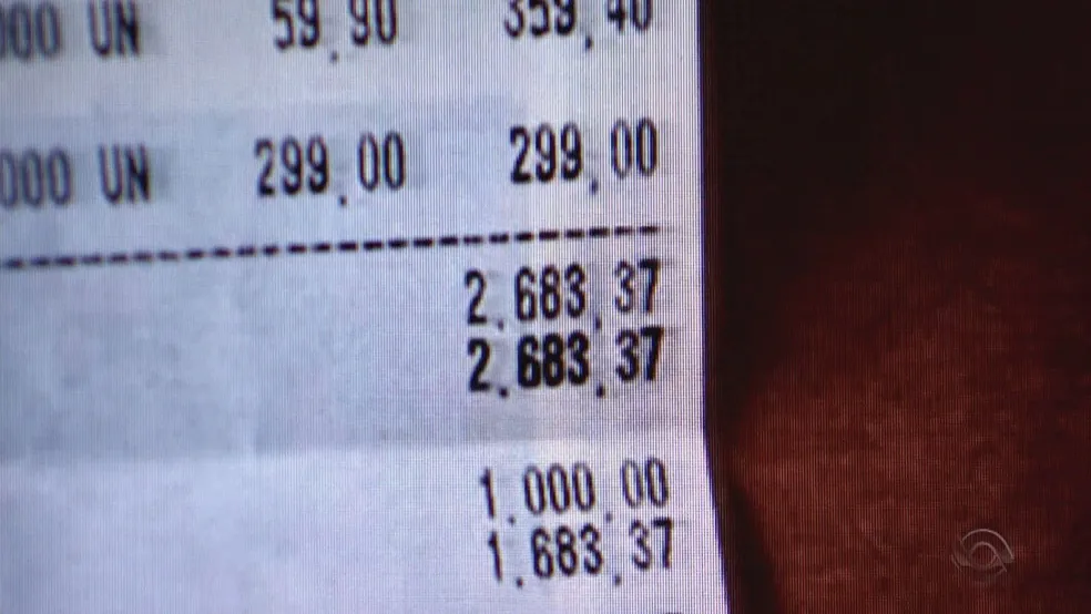 Golpe do posto de gasolina causa prejuízo de R$ 2,6 mil a cliente no RS; saiba como se proteger