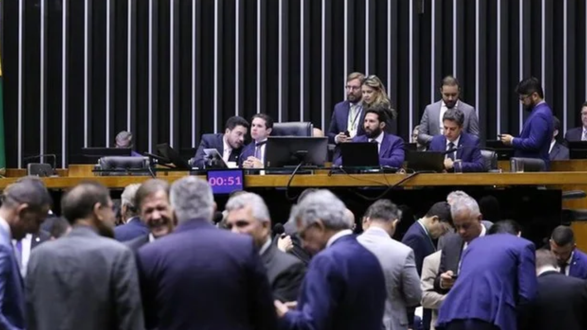 Câmara aprova isenção do Imposto de Renda para quem ganha até R$ 5 mil