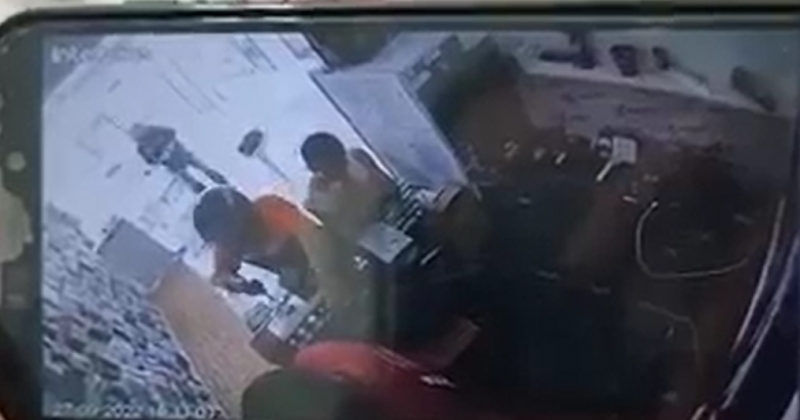 Durante assalto dupla leva 20 aparelhos celulares, facas e a carteira do proprietário de uma loja em Santo Ângelo