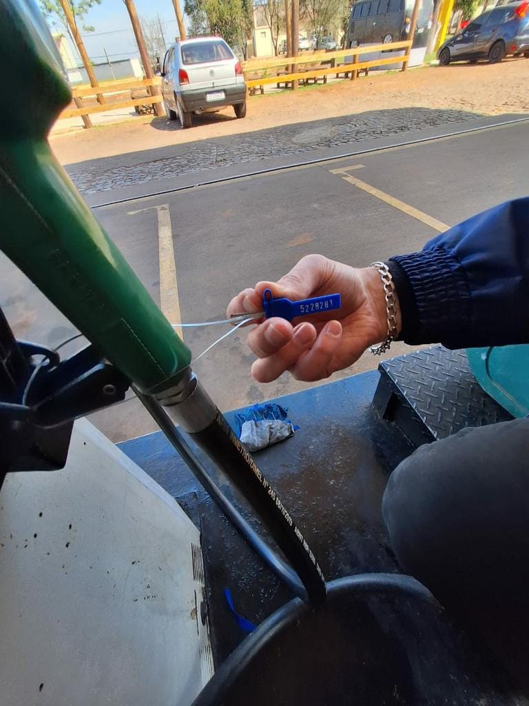 Tanques e bombas de combustíveis de dois postos são interditados em fiscalização do MPRS em São Lourenço do Sul e Cruz Alta