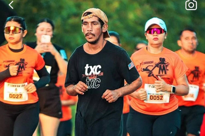 Corredor bêbado e de chinelo cruza prova de 8 km e ganha medalha no Pará